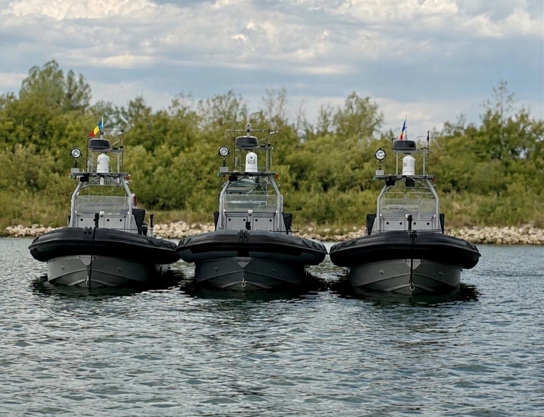 Configurable military aluminium RHIB platform